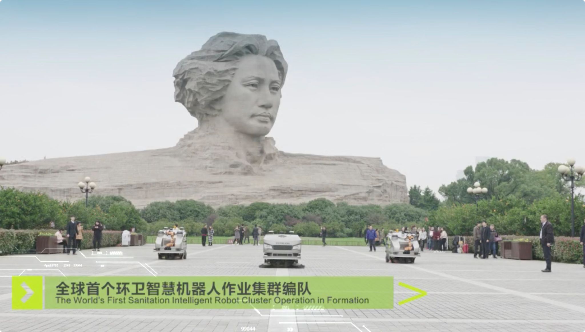 5G來(lái)了！全球首個(gè)環(huán)衛(wèi)智慧機(jī)器人作業(yè)集群落地長(zhǎng)沙